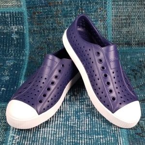 Native Blue and White Unisex Shoes Size M6/W8